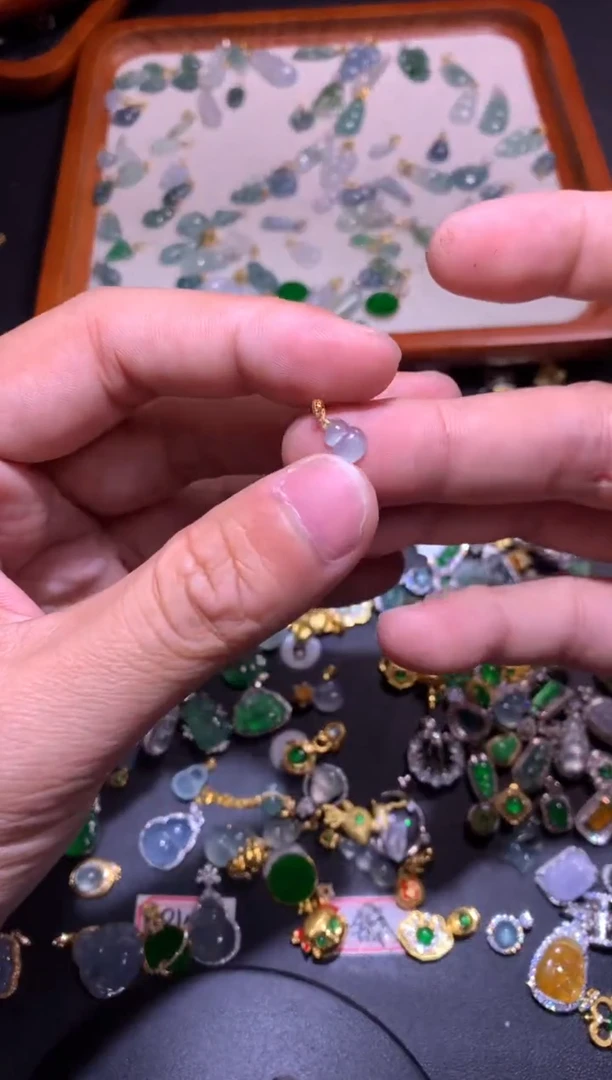 【闪购商品】翡翠吊坠(不含链)18K金镶嵌1