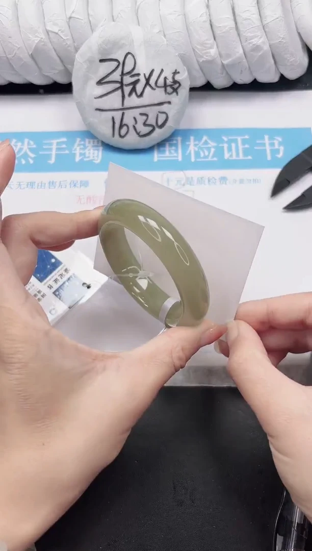 未镶嵌手镯石英质玉190-54.6DK