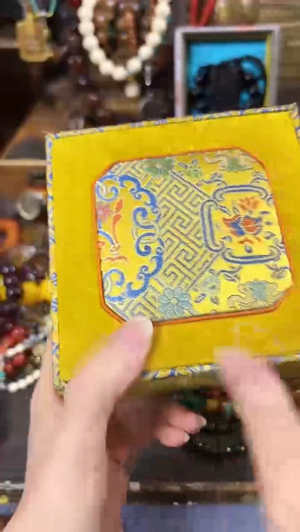 和田玉未镶嵌颈饰..................