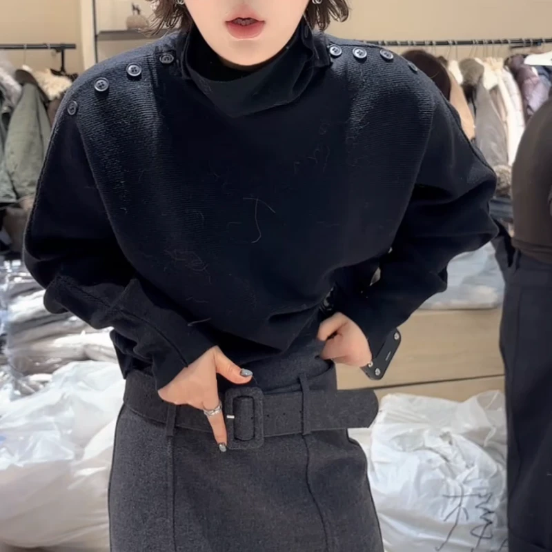 2025冬季设计感长袖高领肩膀排扣针织上衣LK2508155