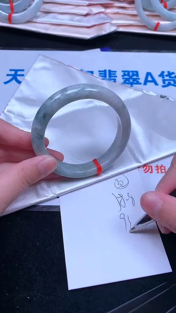 未镶嵌手镯翡翠.