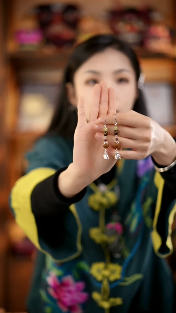 刺绣私人定制苗族手工Q293