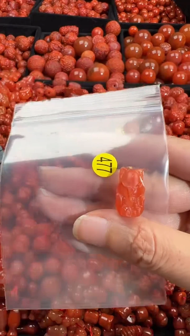 南红玛瑙未镶嵌颈饰1