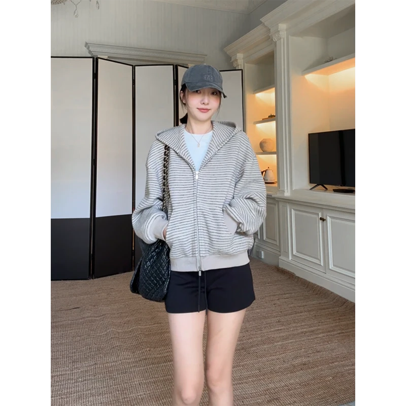 郭九九呢 条纹宽松显瘦绒感连帽卫衣外套休闲简约短裤 G925T15161
