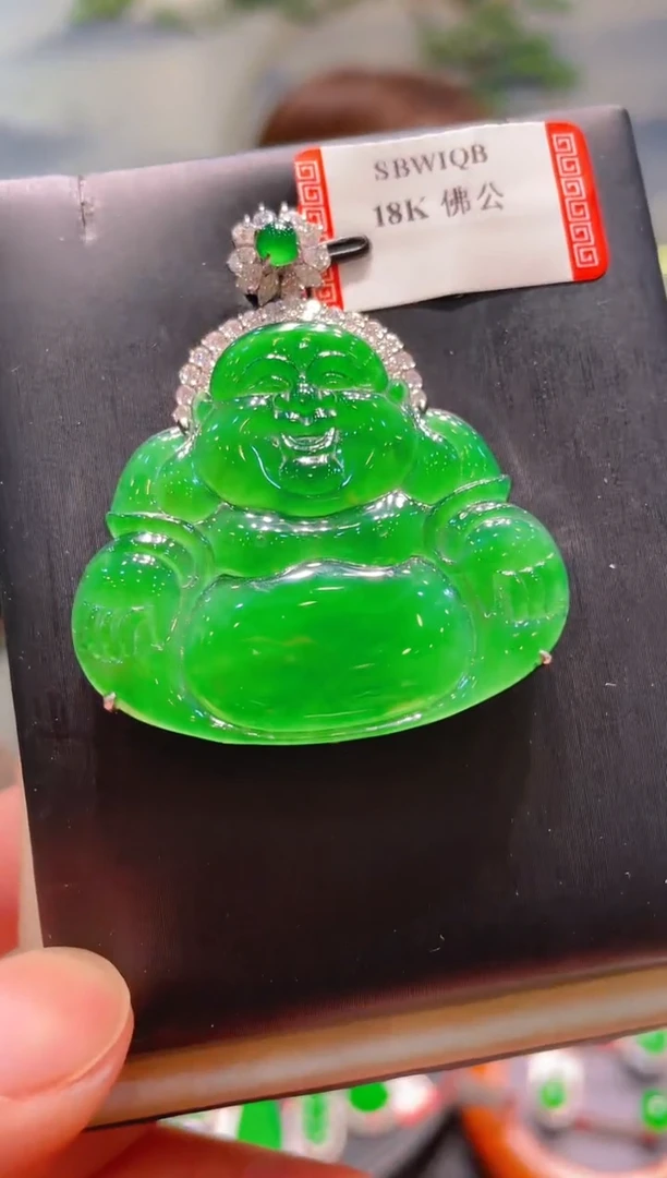 翡翠18K金镶嵌颈饰翡翠32