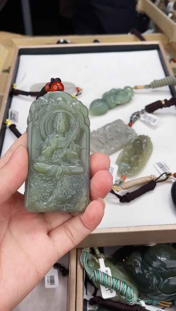 颈饰未镶嵌和田玉1