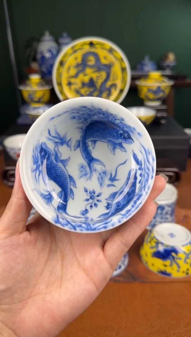 杯望月怀古。满绘鱼藻卢氏杯