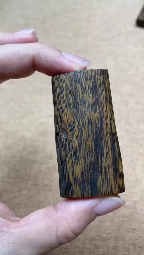 沉香吊坠?****?红金猊吊坠随型多样性发其一5.7*2.9*1.3