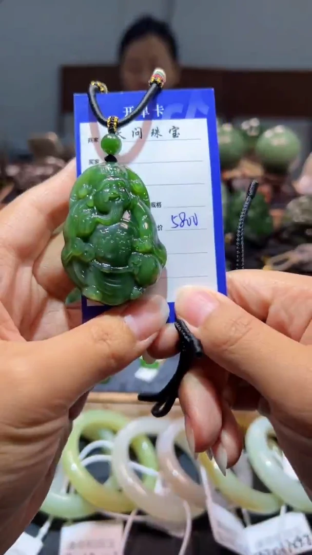 颈饰未镶嵌和田玉（碧玉）1