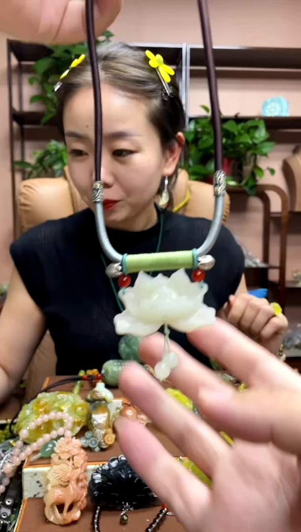 未镶嵌岫玉颈饰·1