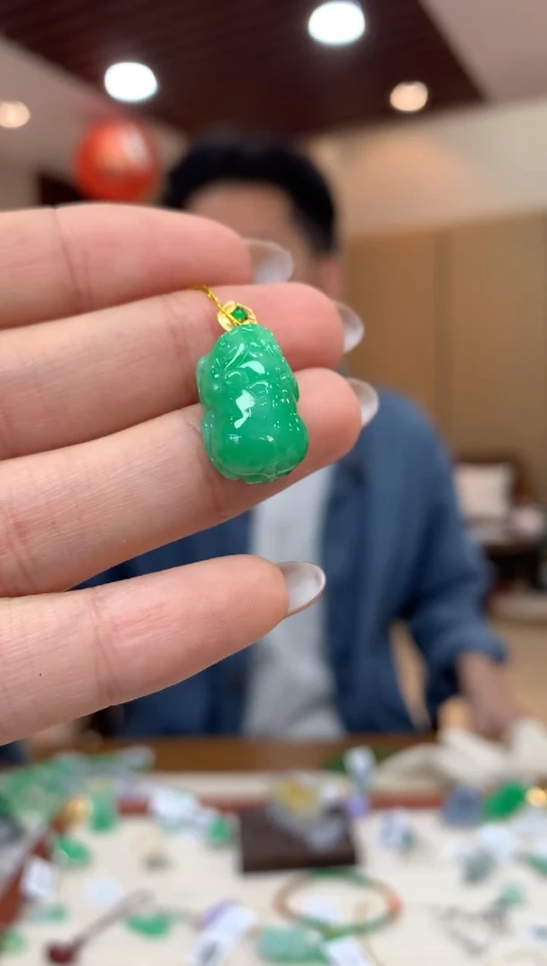 吊坠(不含链)18K金镶嵌翡翠貔貅