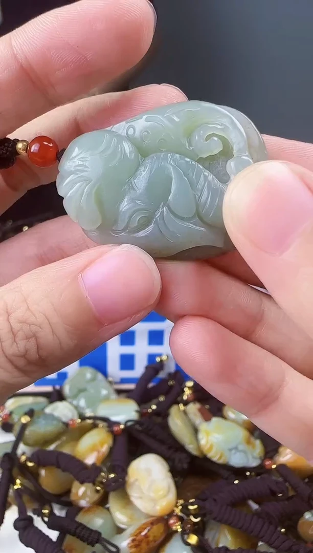 和田玉未镶嵌颈饰1