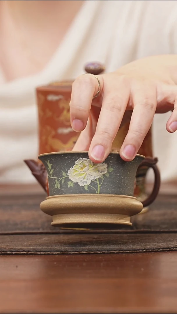 紫砂茶叶罐?**?葵黄段泥绘牡丹明炉杯