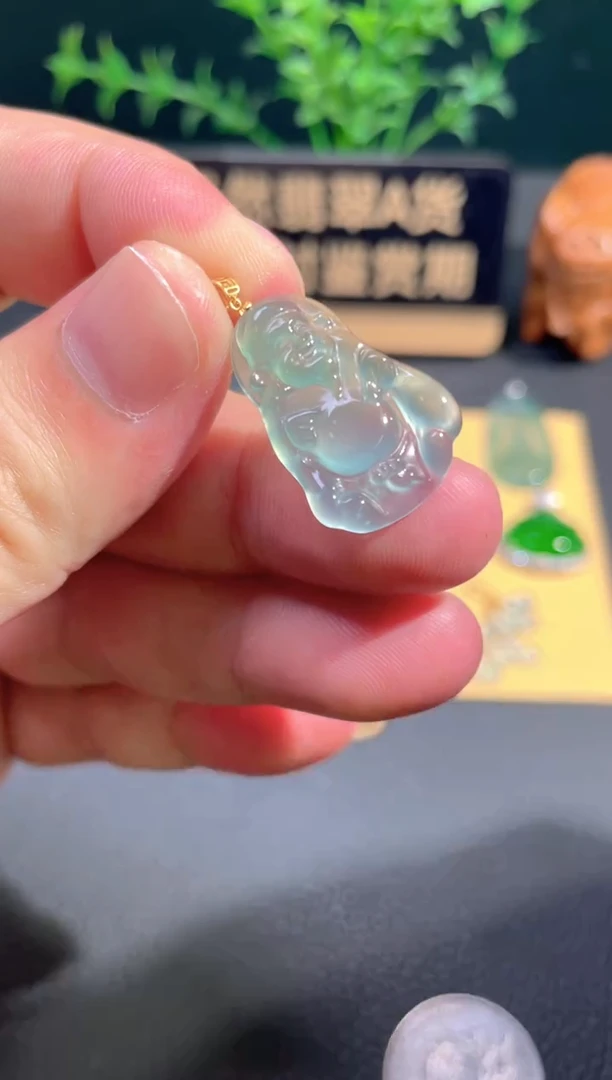 颈饰18K金镶嵌翡翠翡翠
