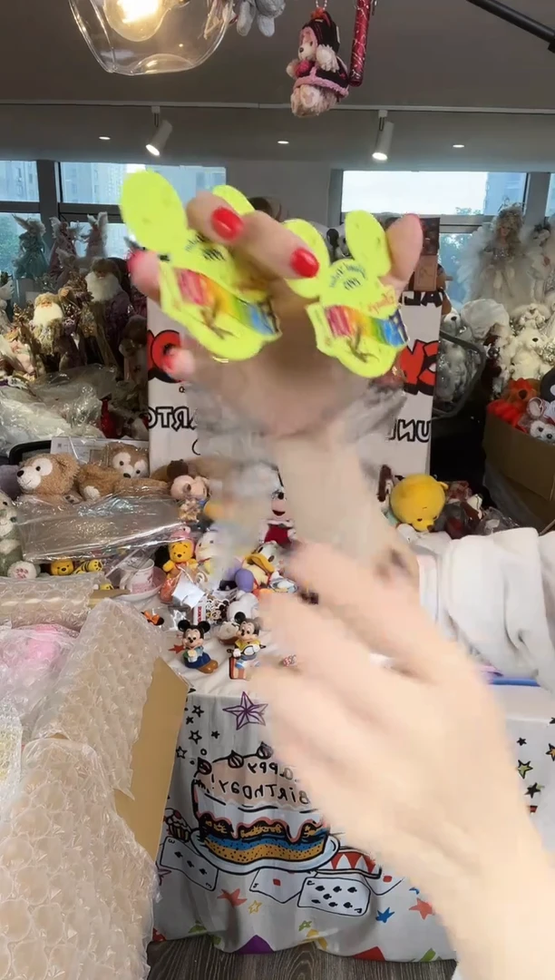 毛绒20号  小叮当别针卡包