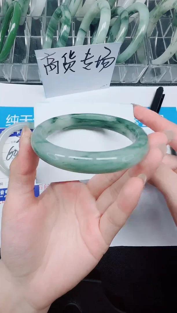 未镶嵌手镯石英质玉240-61.2