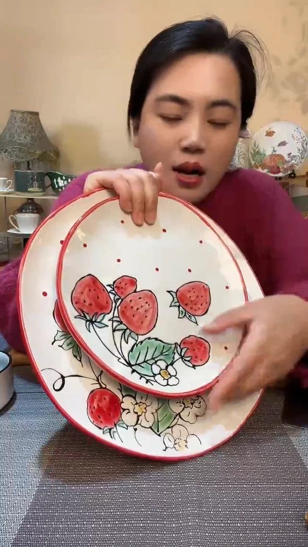 瓷片大小草莓盘2件 微瑕介意勿拍
