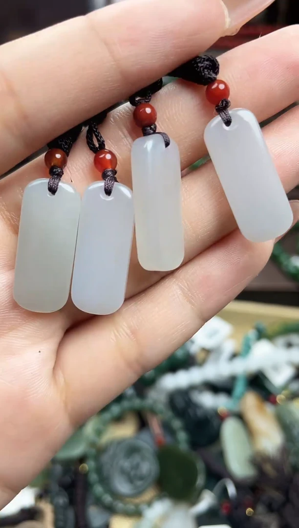 颈饰未镶嵌和田玉未镶嵌和田玉吊坠拍一发一