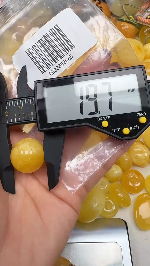 裸石琥珀未镶嵌如图