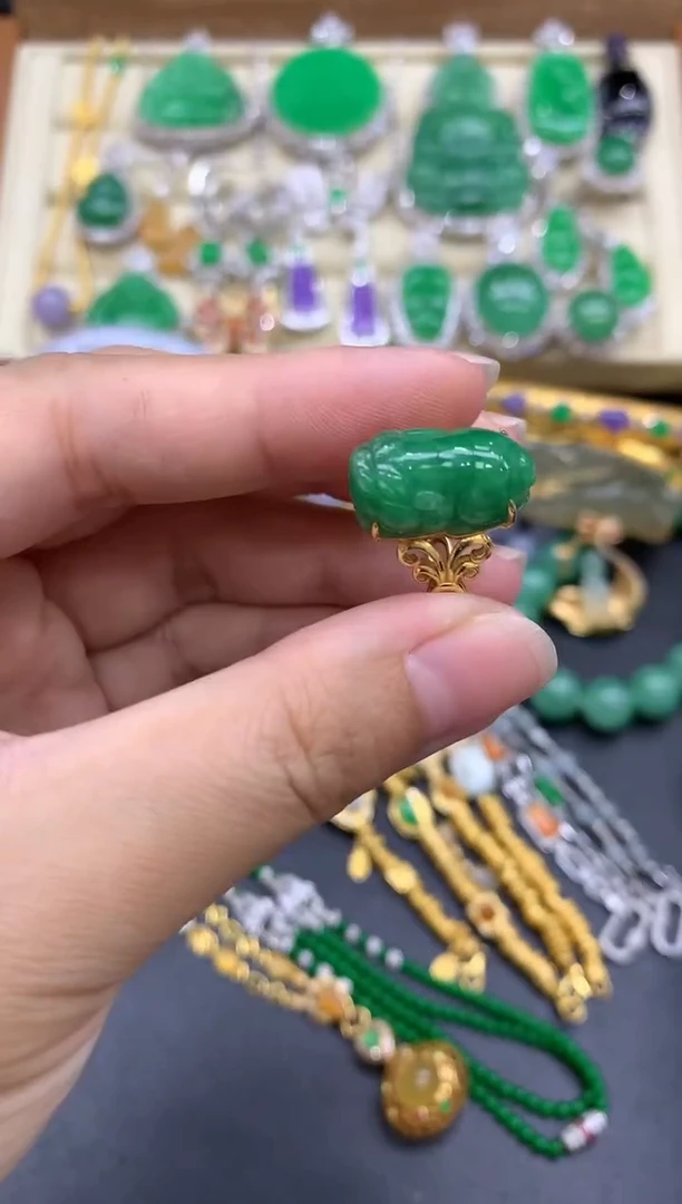 翡翠戒指18K金镶嵌96-中国好珍宝