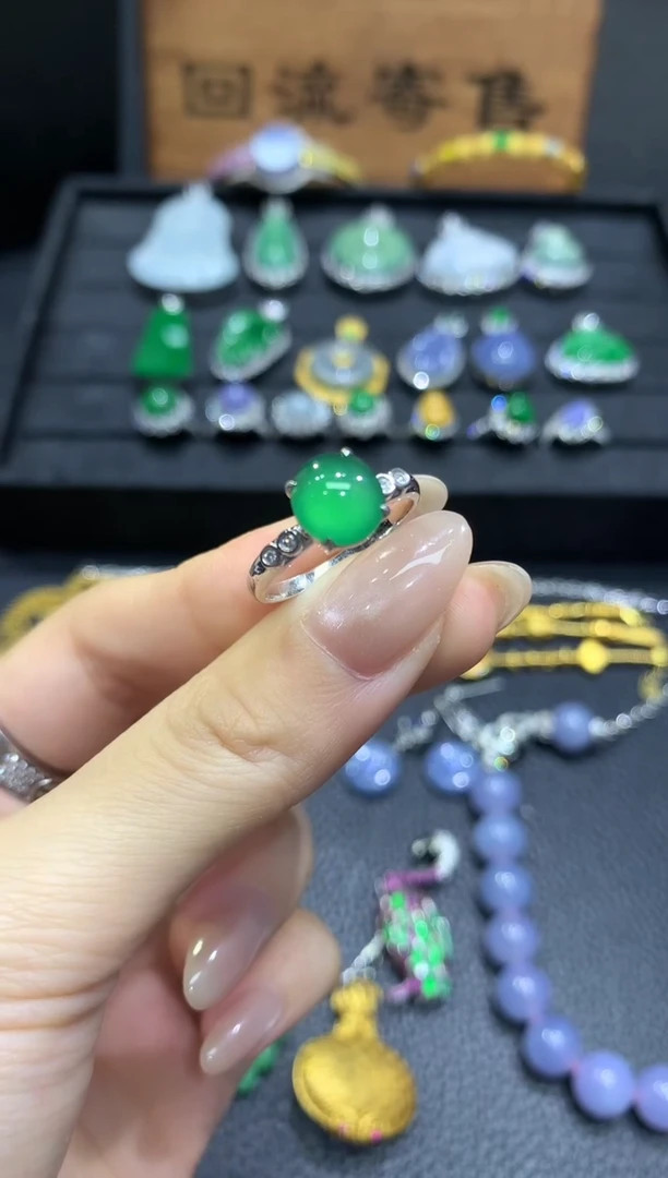 18K金镶嵌戒指翡翠13团购