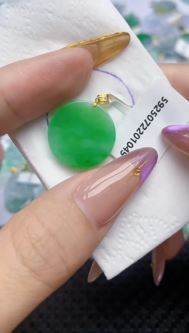 翡翠18K金镶嵌颈饰273   天然翡翠A货  百元以上9米证书费自理