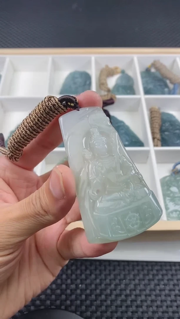 翡翠未镶嵌颈饰