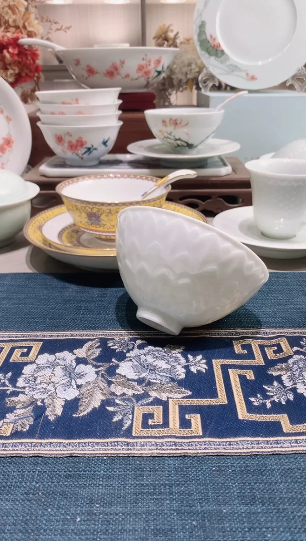 【闪购商品】白瓷微瑕湖田窑莲文碗5英寸3个