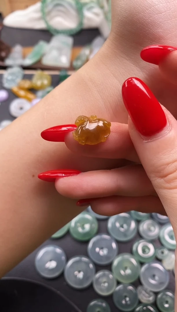 颈饰未镶嵌翡翠唐马