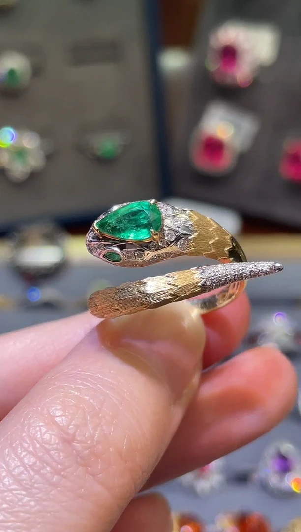 【闪购商品】祖母绿戒指18K金镶嵌/0.6ct