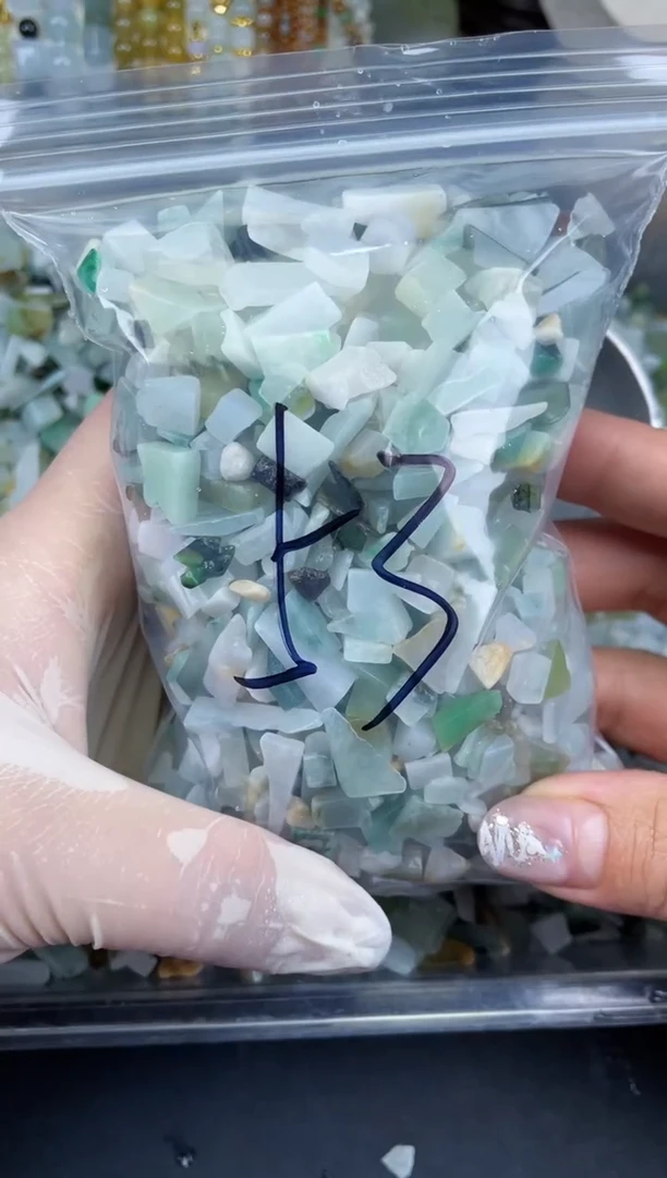 【闪购商品】翡翠颈饰未镶嵌天然翡翠边角迷你号500克53