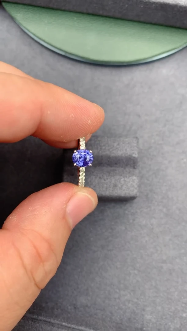 【闪购商品】彩色蓝宝石戒指18K金镶嵌1.2ct 紫蓝宝戒指