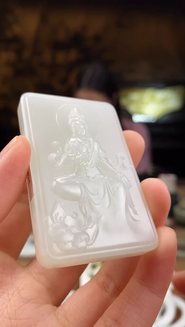 颈饰未镶嵌和田玉白玉特细 正装观音牌 全品无包容