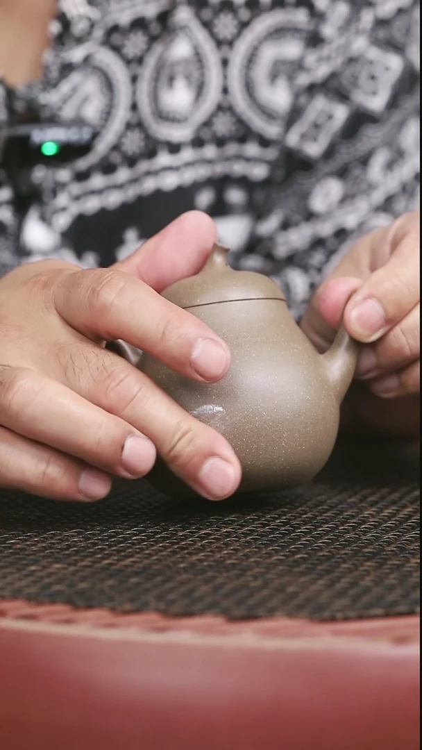 茶壶紫砂28号蟹壳青梨形180CC微微暇