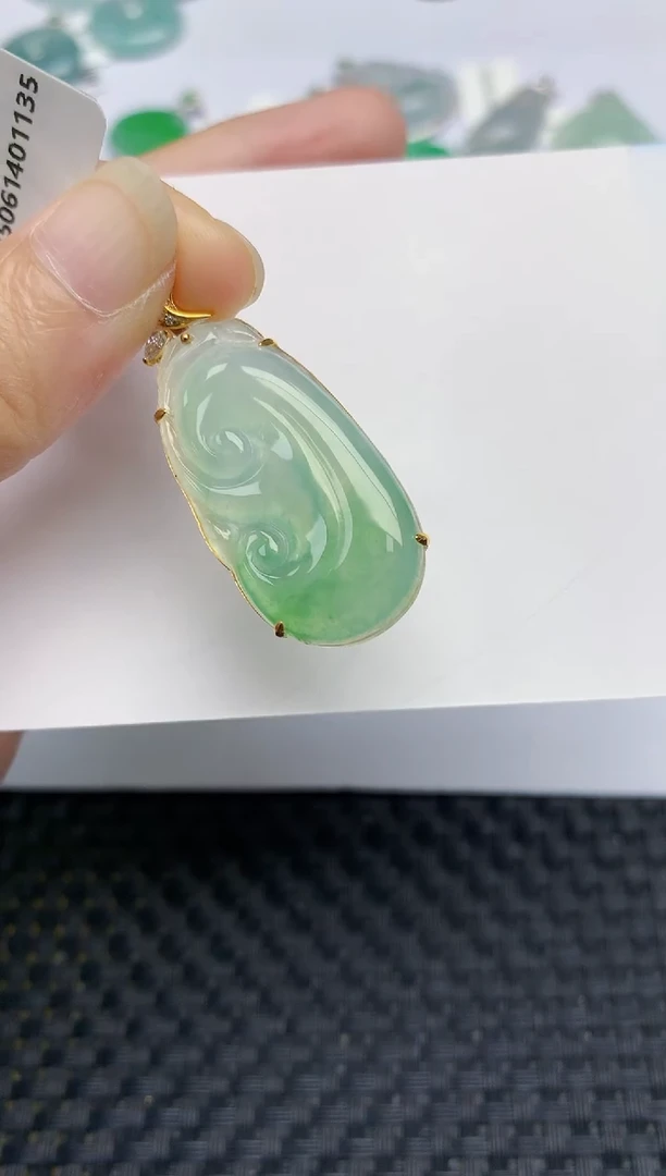 翡翠18K金镶嵌颈饰天然A货翡翠