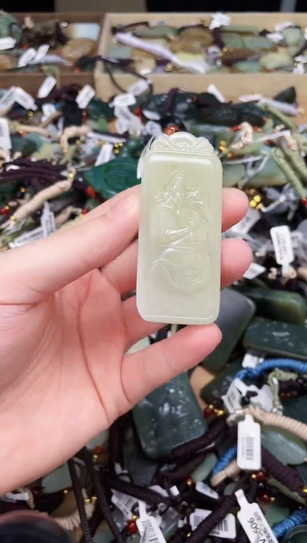 颈饰未镶嵌和田玉1