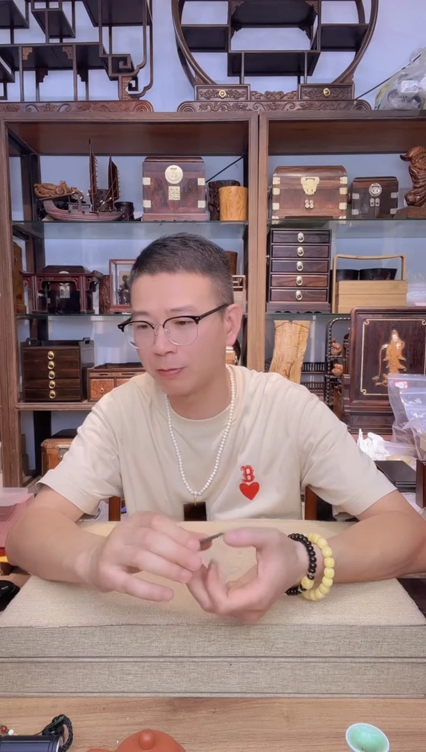 乌木类书架用****1981雕刻千手观音牌子