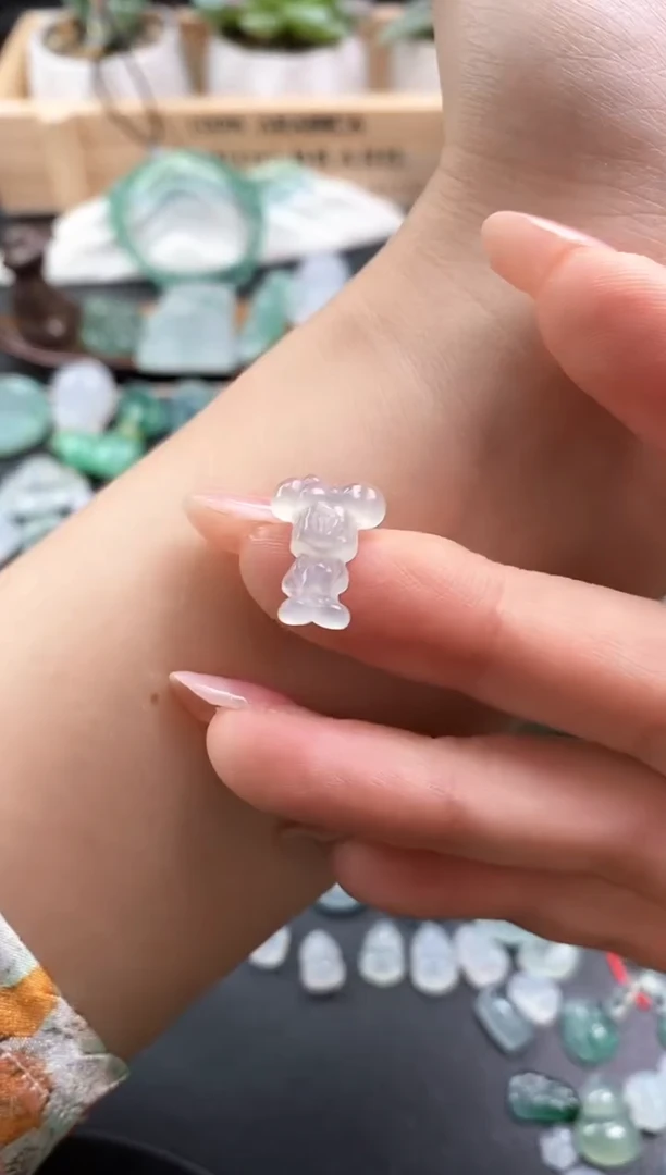 颈饰未镶嵌翡翠米妮