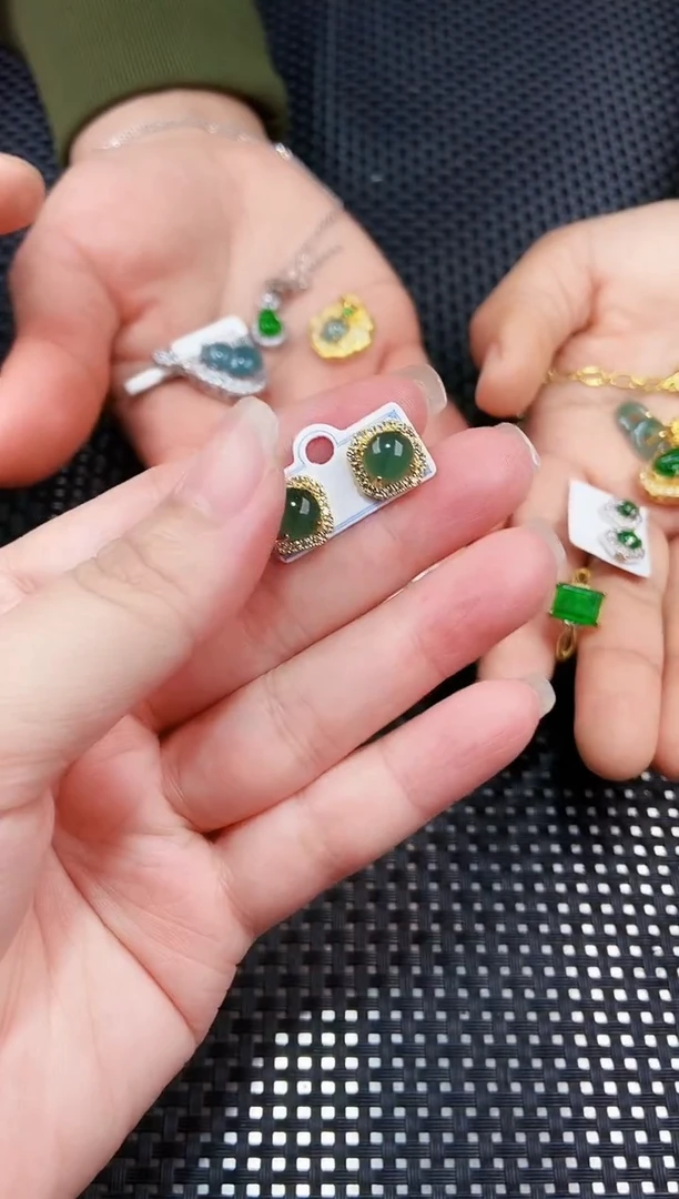 【闪购商品】翡翠耳饰未镶嵌11111111