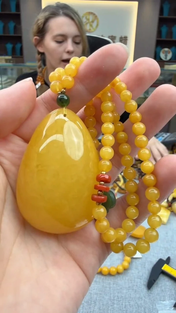 琥珀颈饰未镶嵌285秒拍号 假一罚三