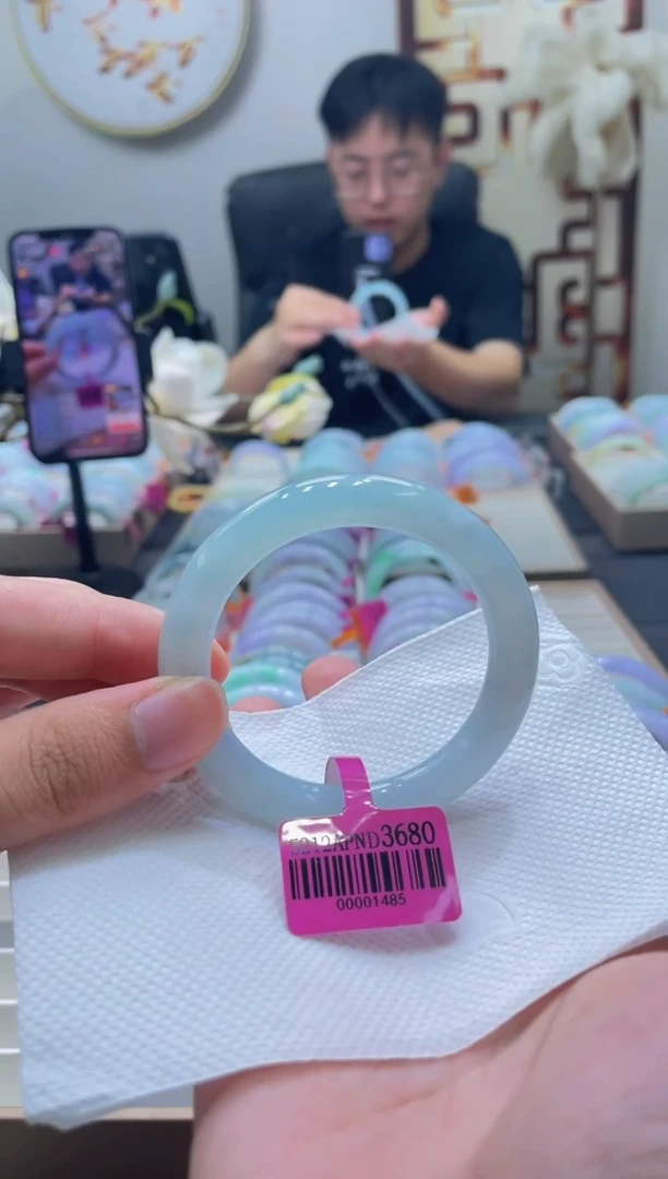 未镶嵌手镯翡翠135-52