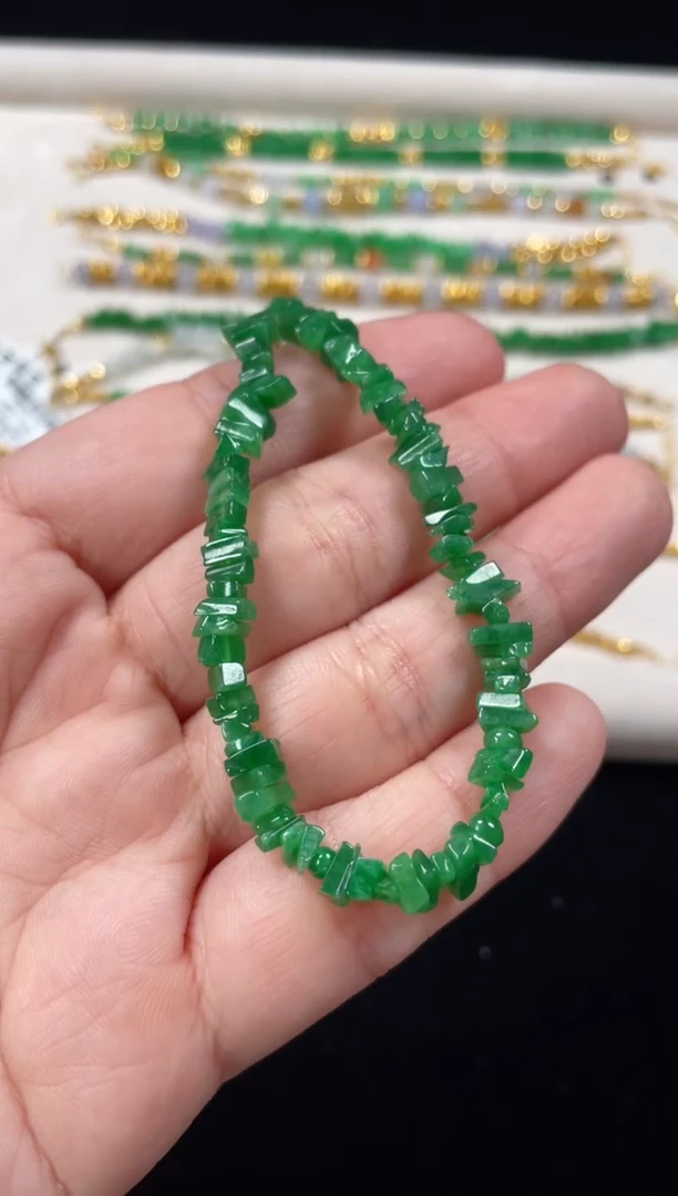 18K金镶嵌手链翡翠一条  P131