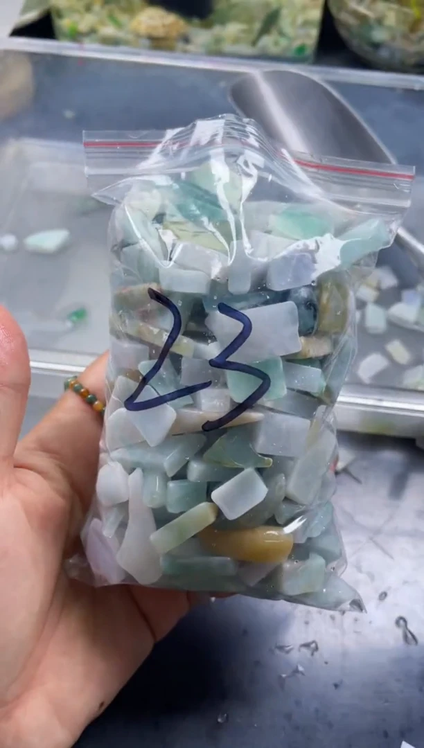 颈饰未镶嵌翡翠天然翡翠小号500克23