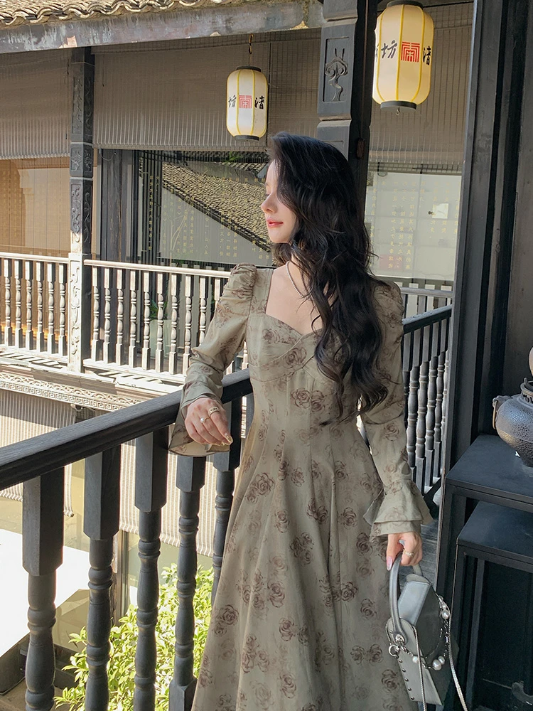 薇宝儿塔塔-秋季修身碎花收腰时尚长袖连衣裙-B8610Q