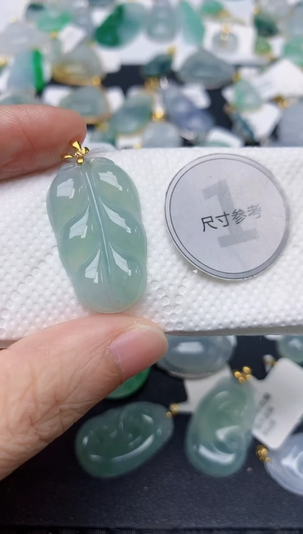 颈饰18K金镶嵌翡翠天然缅甸A货翡翠