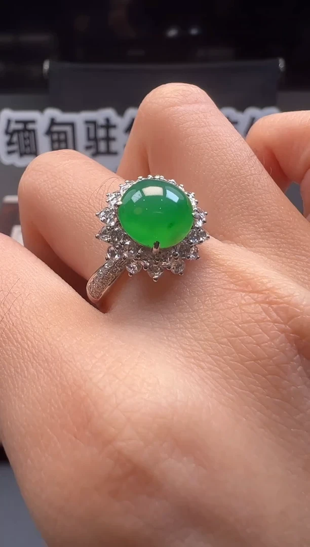 18K金镶嵌戒指翡翠缅甸珠宝严选