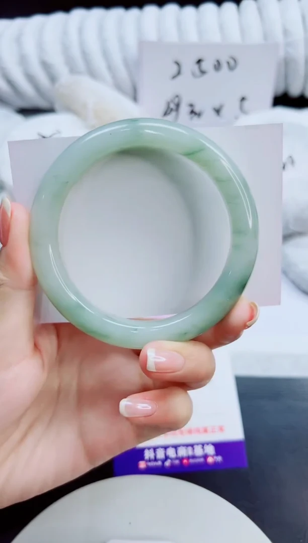 未镶嵌手镯石英质玉26/62.3