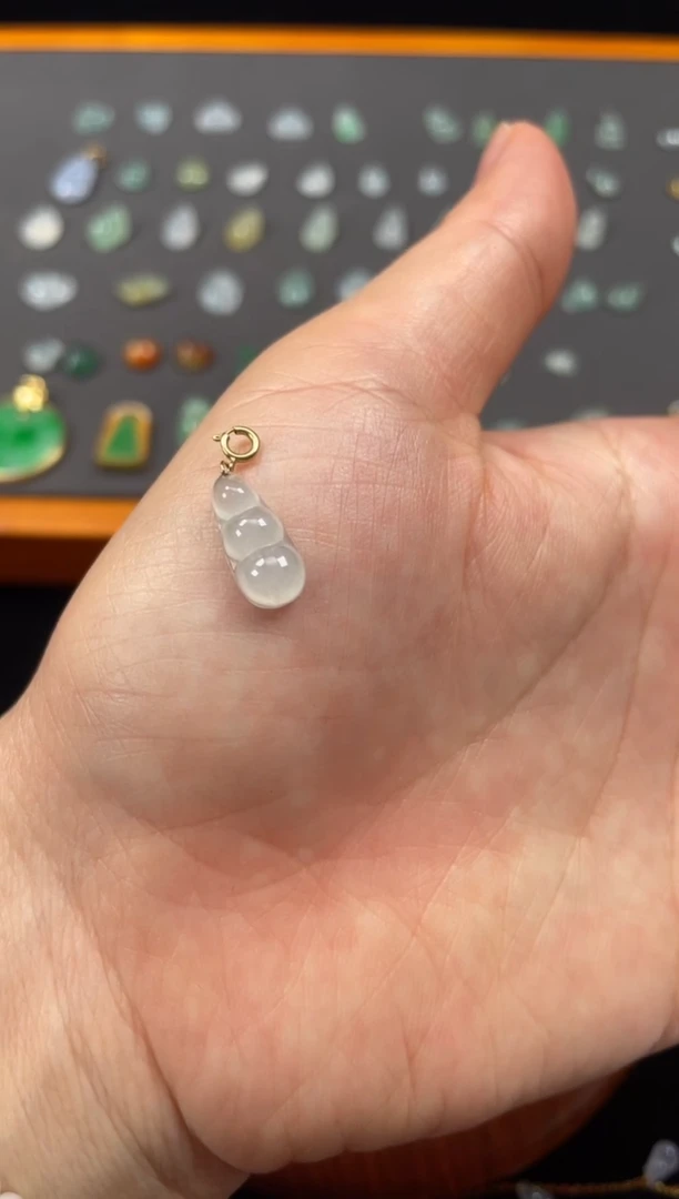 吊坠(不含链)18K金镶嵌翡翠一个  JK537