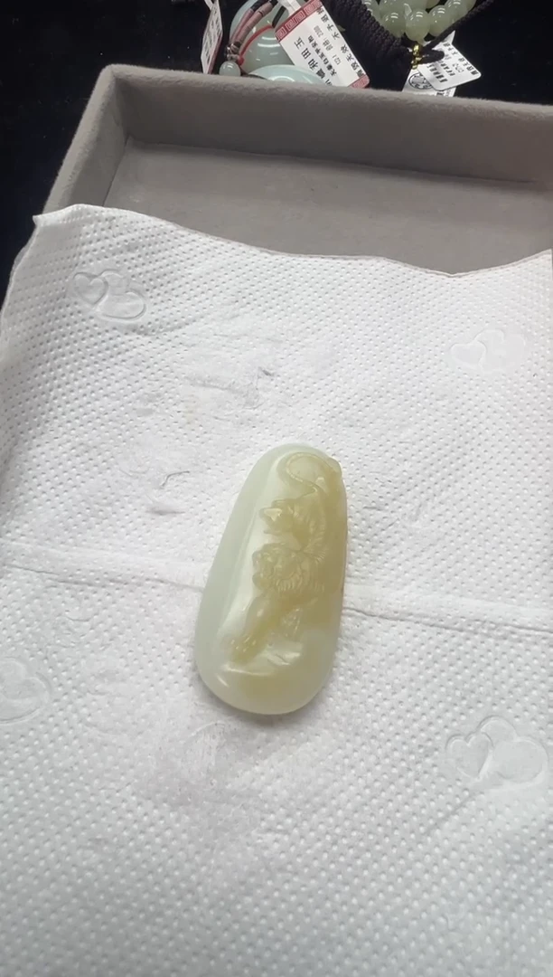 吊坠(不含链)未镶嵌和田玉华金山糖白挂件