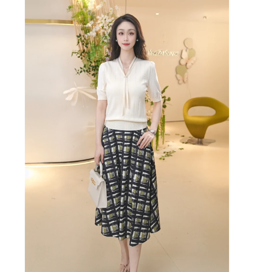 赢智尚新款轻奢浅杏色针织衫女复古格纹半裙春夏套装女ZA-ZZ00423